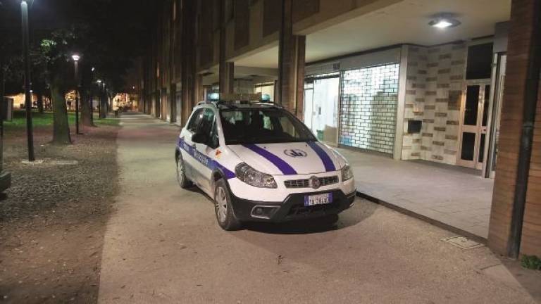 Ravenna: sorpresi a urinare ai giardini, multa da 3mila euro Ravenna: sorpresi a urinare ai giardini, multa da 3mila euro
