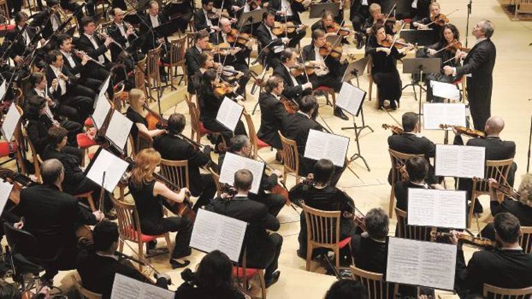 Il ritorno di Verdi al teatro Galli con maxi schermo e Mattarella Il ritorno di Verdi al teatro Galli con maxi schermo e Mattarella