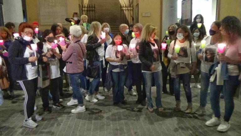 Omicidio di Faenza, fiaccolata per Ilenia alla vigilia del processo Omicidio di Faenza, fiaccolata per Ilenia alla vigilia del processo