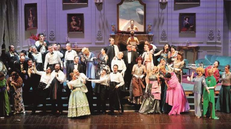 “La traviata” di Verdi dà il via alla stagione lirica riminese “La traviata” di Verdi dà il via alla stagione lirica riminese