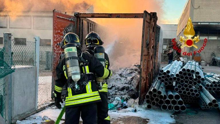 Forlì, incendio in un container di rifiuti Forlì, incendio in un container di rifiuti