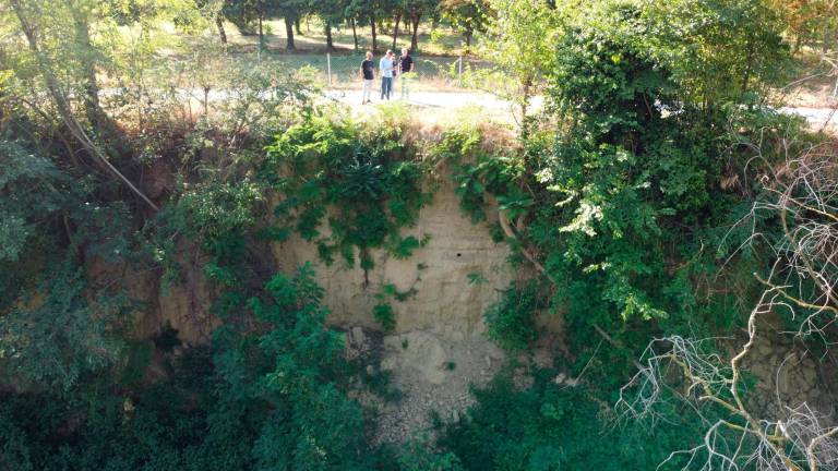 Un’opera di arretramento nel tratto a monte del ponte di Ferro di Romagna Acque Un’opera di arretramento nel tratto a monte del ponte di Ferro di Romagna Acque