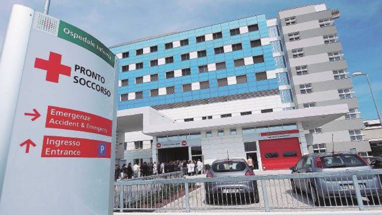 Rimini, getta acqua bollente addosso al padre perché gli nega i soldi per la droga Rimini, getta acqua bollente addosso al padre perché gli nega i soldi per la droga