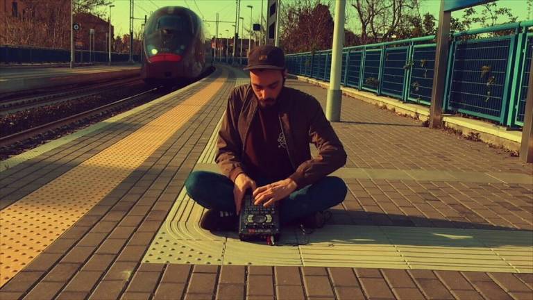 Crossroads, le sonorità elettroniche di Koralle al Cisim di Lido Adriano Crossroads, le sonorità elettroniche di Koralle al Cisim di Lido Adriano