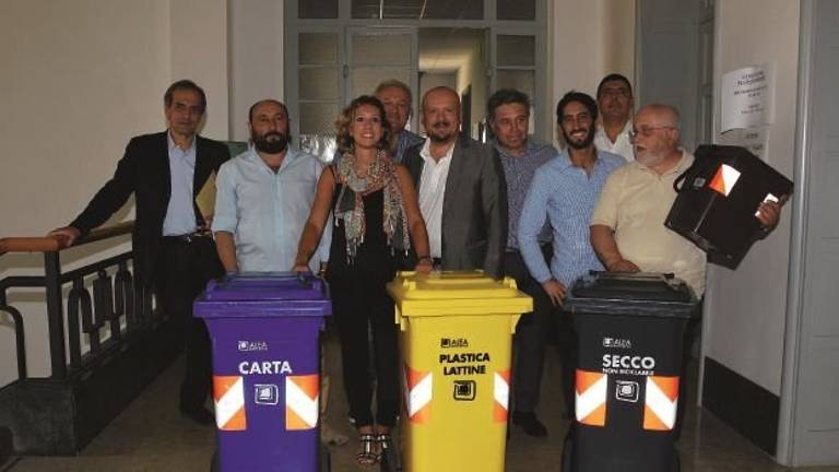 Rifiuti, a Forlì scatta la rivoluzione, da oggi via tutti i cassonetti Rifiuti, a Forlì scatta la rivoluzione, da oggi via tutti i cassonetti