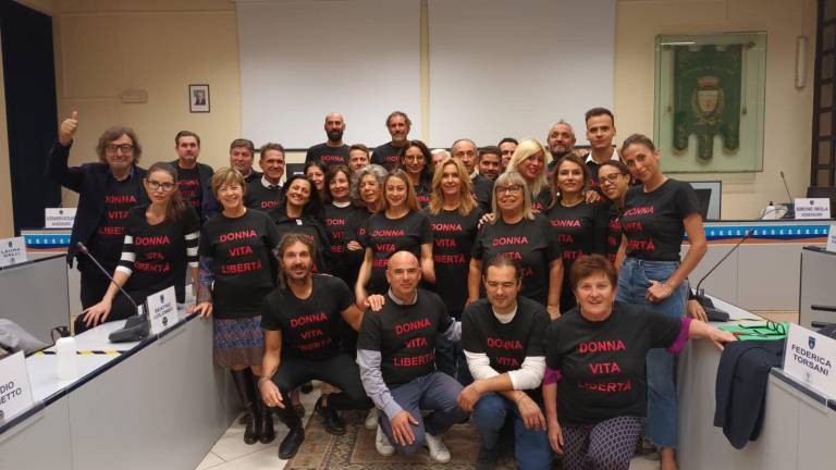 Riccione, al consiglio comunale tutti uniti per le donne dell'Iran Riccione, al consiglio comunale tutti uniti per le donne dell'Iran