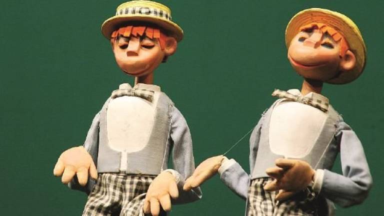 Le marionette vivono nella mano dell’artista che riesce ad animarle Le marionette vivono nella mano dell’artista che riesce ad animarle