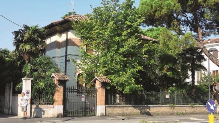 In vendita la storica Villa Dina In vendita la storica Villa Dina