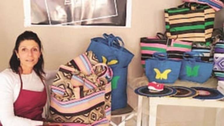 Cattolica, compra borse dai rifugiati in Niger per donarle ai suoi clienti Cattolica, compra borse dai rifugiati in Niger per donarle ai suoi clienti
