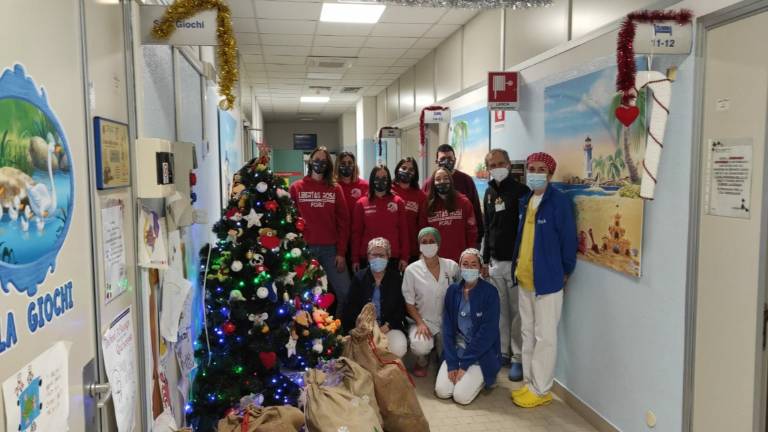 Forlì, la Libertas Basket Rosa consegna regali a Pediatria Forlì, la Libertas Basket Rosa consegna regali a Pediatria