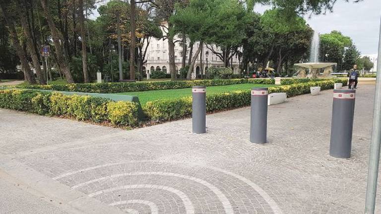 Rimini, nuovi dissuasori fissi e a scomparsa Rimini, nuovi dissuasori fissi e a scomparsa