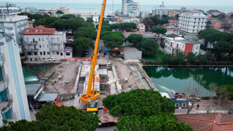 Cesenatico, ponte di viale Roma, i lavori termineranno a fine aprile Cesenatico, ponte di viale Roma, i lavori termineranno a fine aprile