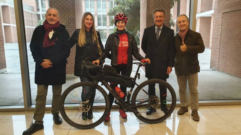 In bici fino a Roma con messaggio anti femminicidi: la tappa di Cesena In bici fino a Roma con messaggio anti femminicidi: la tappa di Cesena