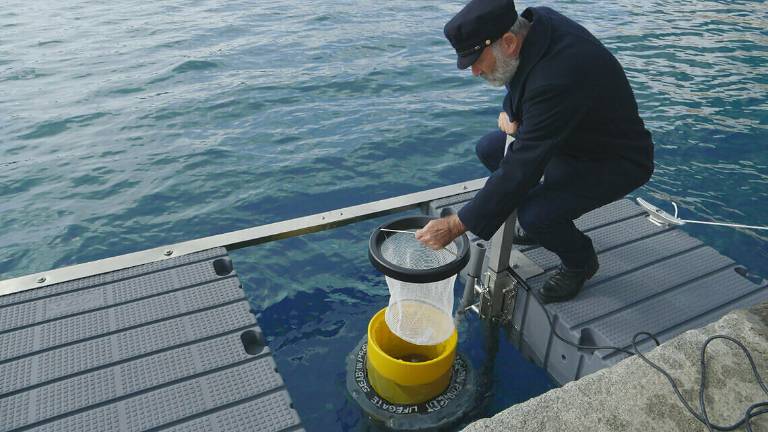 Capitan Findus a Cesenatico raccoglie plastica in mare Capitan Findus a Cesenatico raccoglie plastica in mare