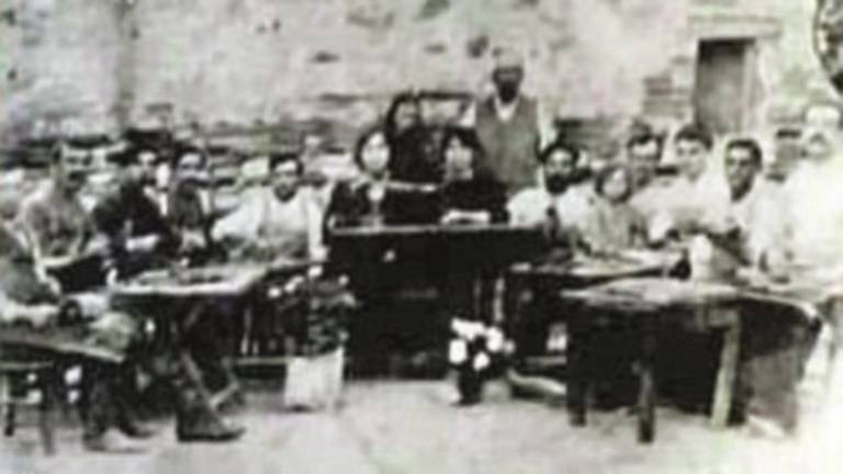 Una foto di 104 anni fa svela i calzolai pionieri a San Mauro Pascoli Una foto di 104 anni fa svela i calzolai pionieri a San Mauro Pascoli