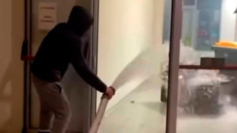 Savignano, vandalismi con gli estintori al “Rubicone Fashion Outlet”, quattro minorenni denunciati: “Fu una vendetta contro la vigilanza” Savignano, vandalismi con gli estintori al “Rubicone Fashion Outlet”, quattro minorenni denunciati: “Fu una vendetta contro la vigilanza”
