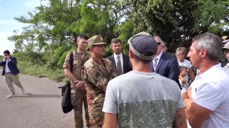 Alluvione. Figliuolo incontra sindaci e cittadini dell'Imolese: I soldi ci sono, si parte subito / Video Alluvione. Figliuolo incontra sindaci e cittadini dell'Imolese: I soldi ci sono, si parte subito / Video