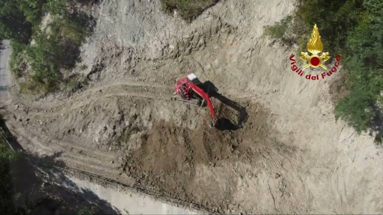 Rocca San Casciano, i lavori per ripristinare la strada dopo l'alluvione VIDEO Rocca San Casciano, i lavori per ripristinare la strada dopo l'alluvione VIDEO
