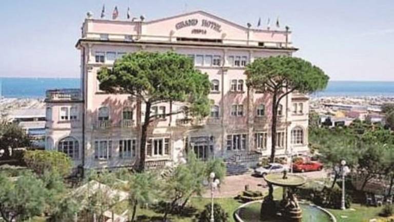 Corsa contro il tempo per riaprire il Grand hotel. «Aspettiamo i permessi» Corsa contro il tempo per riaprire il Grand hotel. «Aspettiamo i permessi»