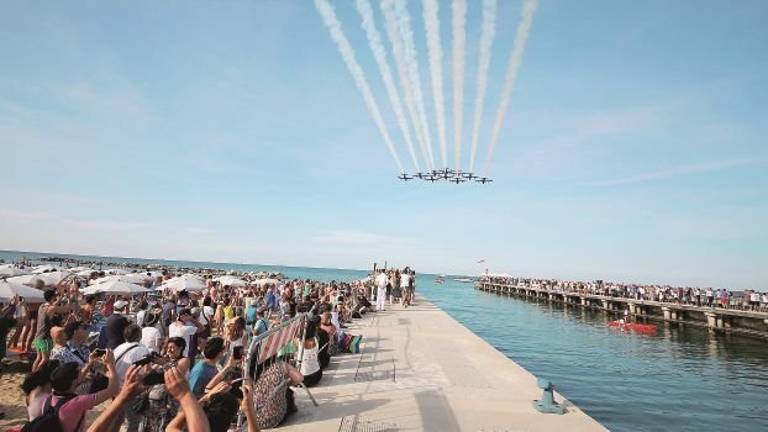 Frecce, Airshow da primato e grande “spot” per la Riviera Frecce, Airshow da primato e grande “spot” per la Riviera
