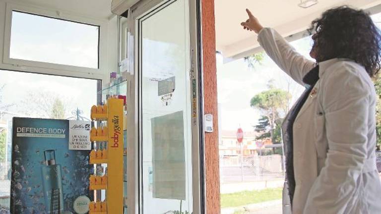 Un'altra farmacia svaligiata Per bottino solo dei cerotti Un'altra farmacia svaligiata Per bottino solo dei cerotti