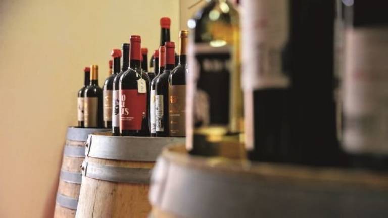 Sparite oltre 250 bottiglie di vino in un ristorante di Russi, nei guai l’ex cameriere Sparite oltre 250 bottiglie di vino in un ristorante di Russi, nei guai l’ex cameriere