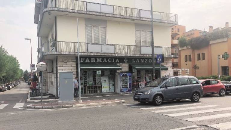 Rapina in farmacia del Ponte Nuovo: minaccia con un cacciavite per 250 euro Rapina in farmacia del Ponte Nuovo: minaccia con un cacciavite per 250 euro