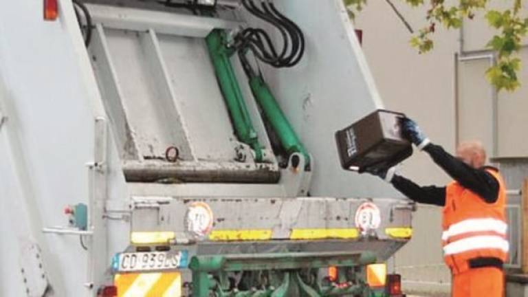 Raccolta rifiuti porta a porta: rinviata l'estensione Raccolta rifiuti porta a porta: rinviata l'estensione