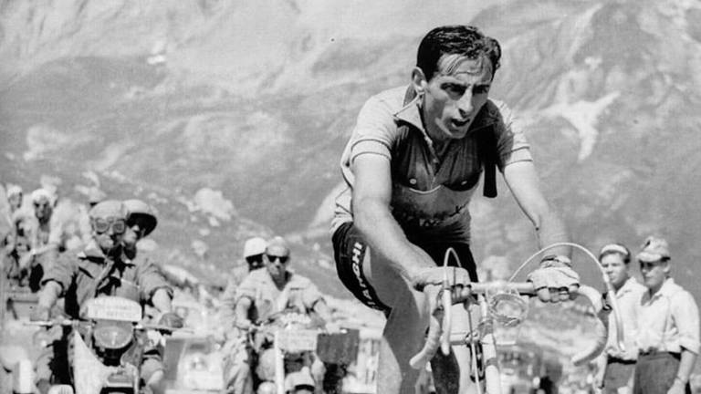 Misano, allo spettacolo di sabato su Fausto Coppi gli spettatori sono in bicicletta Misano, allo spettacolo di sabato su Fausto Coppi gli spettatori sono in bicicletta