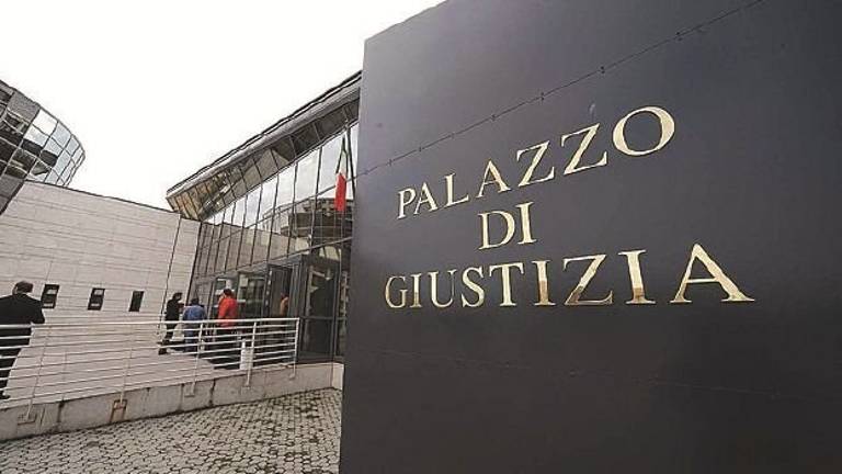 Rimini, Se rivedi mia figlia ti taglio la gola, papà musulmano minaccia un 14enne Rimini, Se rivedi mia figlia ti taglio la gola, papà musulmano minaccia un 14enne