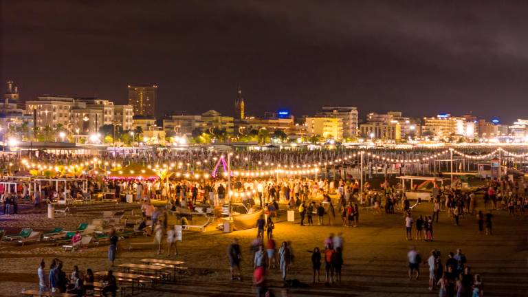 Notte Rosa 2025, Rimini esulta: “Un ferragosto anticipato” - Gallery Notte Rosa 2025, Rimini esulta: “Un ferragosto anticipato” - Gallery