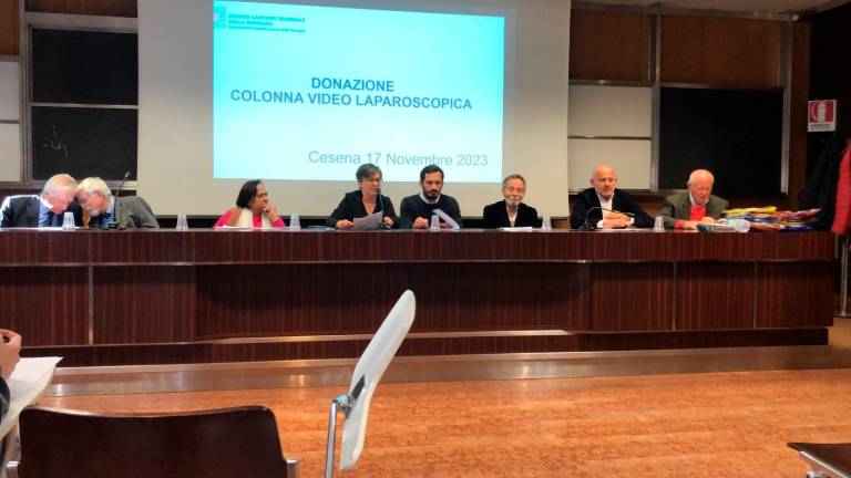 Cesena. Nuova colonna endoscopica all’avanguardia per il blocco operatorio del Bufalini Cesena. Nuova colonna endoscopica all’avanguardia per il blocco operatorio del Bufalini