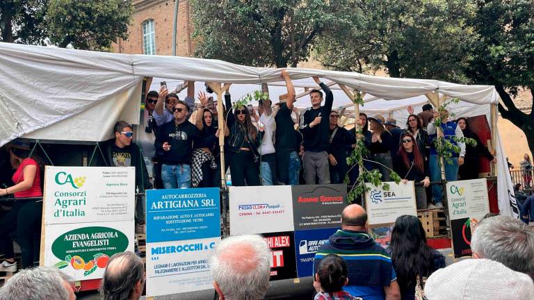 Cesena, primo maggio e trattori in piazza: la tradizione più forte del maltempo - Gallery Cesena, primo maggio e trattori in piazza: la tradizione più forte del maltempo - Gallery