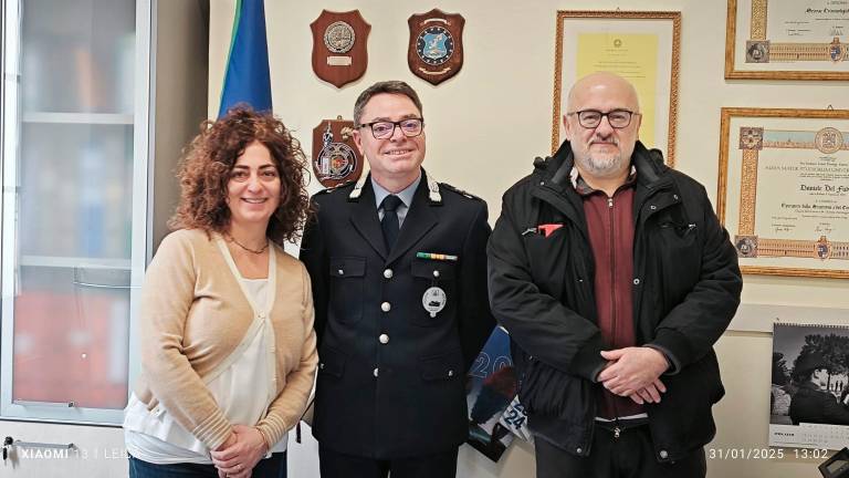 Santarcangelo, la Polizia dona alla cooperativa sociale 30 giubbotti contraffatti sequestrati alla Fiera Santarcangelo, la Polizia dona alla cooperativa sociale 30 giubbotti contraffatti sequestrati alla Fiera