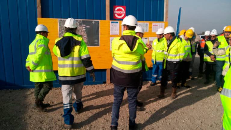 Rigassificatore a Ravenna, un miliardo di investimenti, trecento milioni ad aziende locali - VIDEO GALLERY Rigassificatore a Ravenna, un miliardo di investimenti, trecento milioni ad aziende locali - VIDEO GALLERY