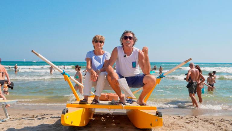 La sindaca Daniela Angelini con Ferdinando Gabellini di Spiaggia del sole La sindaca Daniela Angelini con Ferdinando Gabellini di Spiaggia del sole