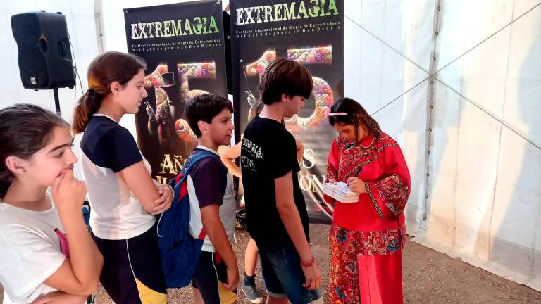 Magica Gilly: l’illusionista di San Marino con sindrome di Down fa il pieno di applausi al festival della magia in Spagna Magica Gilly: l’illusionista di San Marino con sindrome di Down fa il pieno di applausi al festival della magia in Spagna