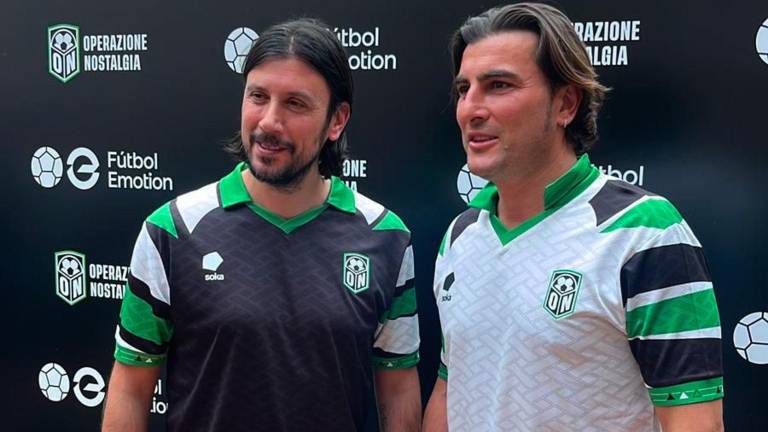 Nuove Divise di “Operazione Nostalgia” Presentate da Leggende del Calcio Italiano Nuove Divise di “Operazione Nostalgia” Presentate da Leggende del Calcio Italiano