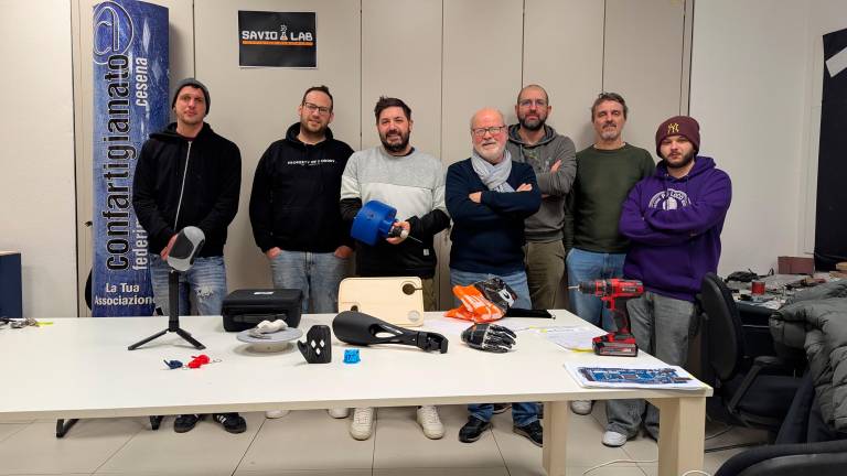 Il presidente Ivano Scarpellini (quarto da sx) con alcuni soci dell’associazione Il presidente Ivano Scarpellini (quarto da sx) con alcuni soci dell’associazione