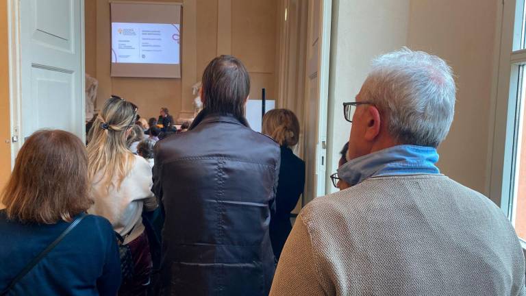 Gente fuori da una sala troppo affollata, ieri in Biblioteca Malatestiana Gente fuori da una sala troppo affollata, ieri in Biblioteca Malatestiana