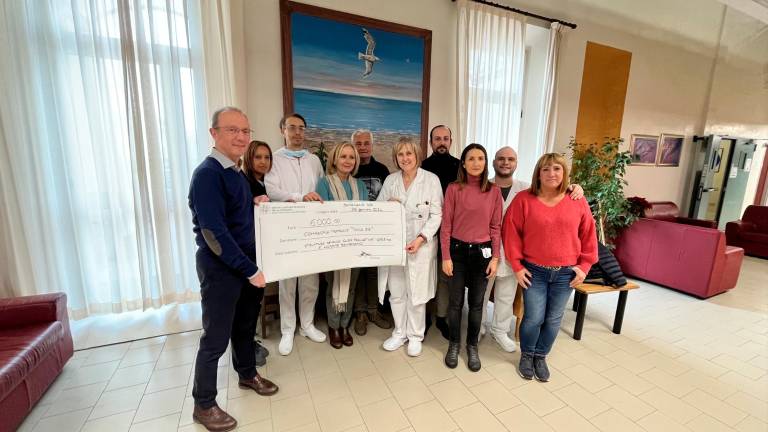 Dalla Compagnia Teatrale “Dica 33” una generosa donazione all’Hospice di Savignano sul Rubicone Dalla Compagnia Teatrale “Dica 33” una generosa donazione all’Hospice di Savignano sul Rubicone