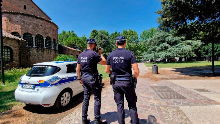 Ravenna, controlli agli Speyer: in un mese 24 denunce e 88 multe dalla polizia locale Ravenna, controlli agli Speyer: in un mese 24 denunce e 88 multe dalla polizia locale
