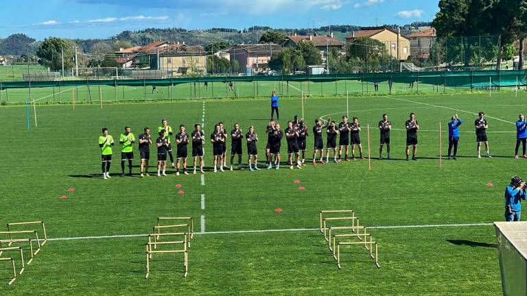 Cesena. Primo allenamento dopo la promozione in B con tanti bambini VIDEO GALLERY Cesena. Primo allenamento dopo la promozione in B con tanti bambini VIDEO GALLERY