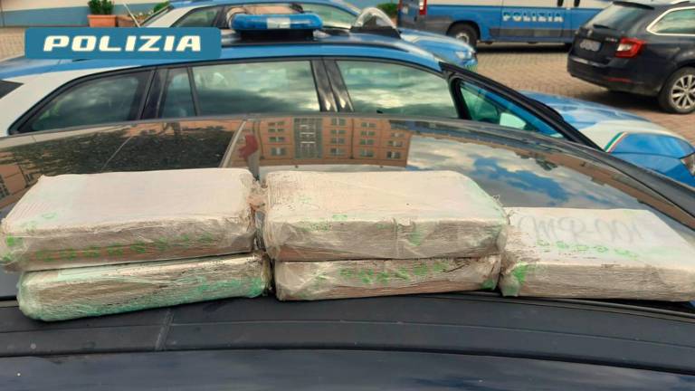 Ravenna. Maxi sequestro di cocaina in autostrada, arrestato un corriere albanese Ravenna. Maxi sequestro di cocaina in autostrada, arrestato un corriere albanese