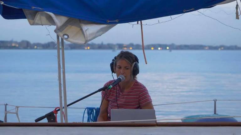 Musica, storie e tradizione in barca: l’idea di Sara del carillon navigante Musica, storie e tradizione in barca: l’idea di Sara del carillon navigante
