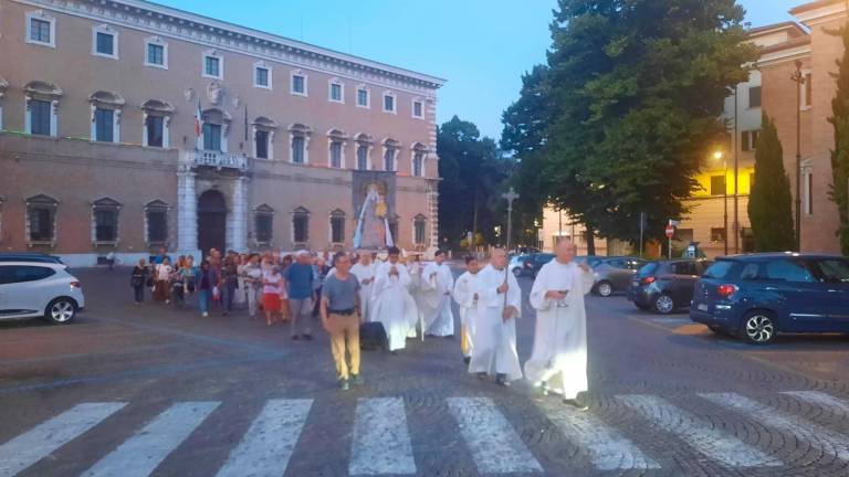 Forlì, straniero urla “Allah Akbar” durante processione religiosa Forlì, straniero urla “Allah Akbar” durante processione religiosa