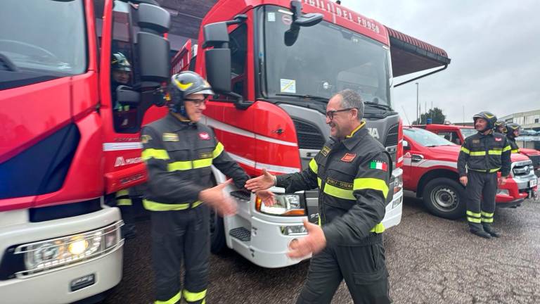Cesena, l’omaggio dei Vigili del Fuoco al caporeparto in pensione: “Sarai sempre un pezzo della nostra storia” VIDEO Cesena, l’omaggio dei Vigili del Fuoco al caporeparto in pensione: “Sarai sempre un pezzo della nostra storia” VIDEO