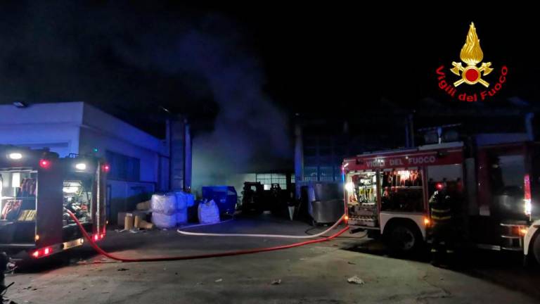 Incendio a Savignano in un centro di raccolta rifiuti, maxi intervento dei vigili del fuoco Incendio a Savignano in un centro di raccolta rifiuti, maxi intervento dei vigili del fuoco