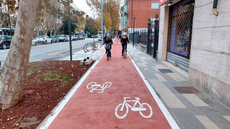 Rimini, Piazzale Cesare Battisti: avanza la riqualificazione del lato monte Rimini, Piazzale Cesare Battisti: avanza la riqualificazione del lato monte