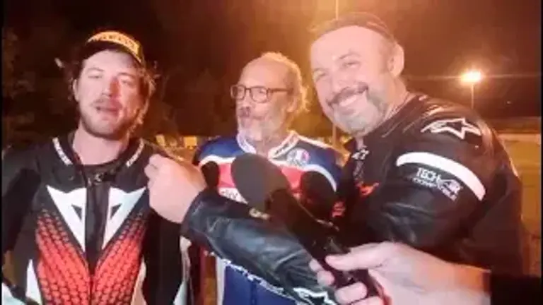 MotoGp a Misano, Aliverti fa il Marc Marquez dei giornalisti, regolando Curatola e Meda VIDEO MotoGp a Misano, Aliverti fa il Marc Marquez dei giornalisti, regolando Curatola e Meda VIDEO
